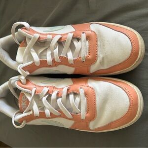 NikeCourt Borough
Like new only worn a couple times
Size 7Y